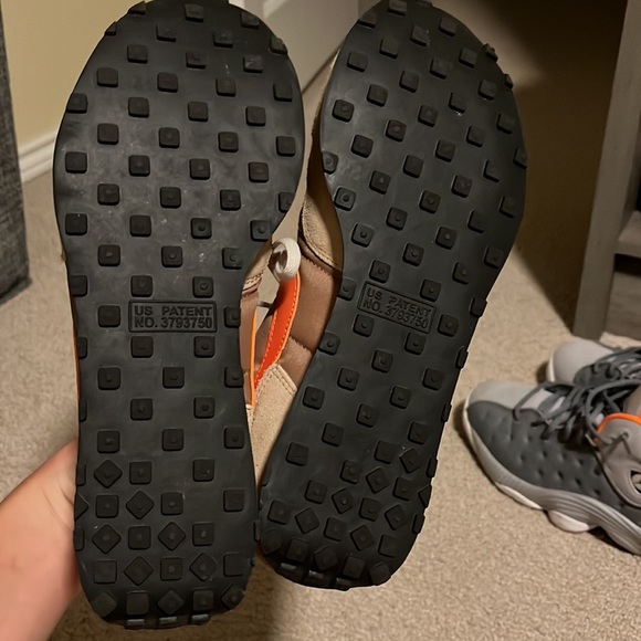 Grey are size 8.5 and khaki are size 9. - Picture 2 of 7